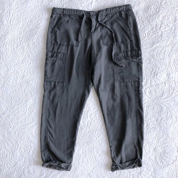 Calvin Klein Lightweight Cargo Capri - Picture 1 of 7